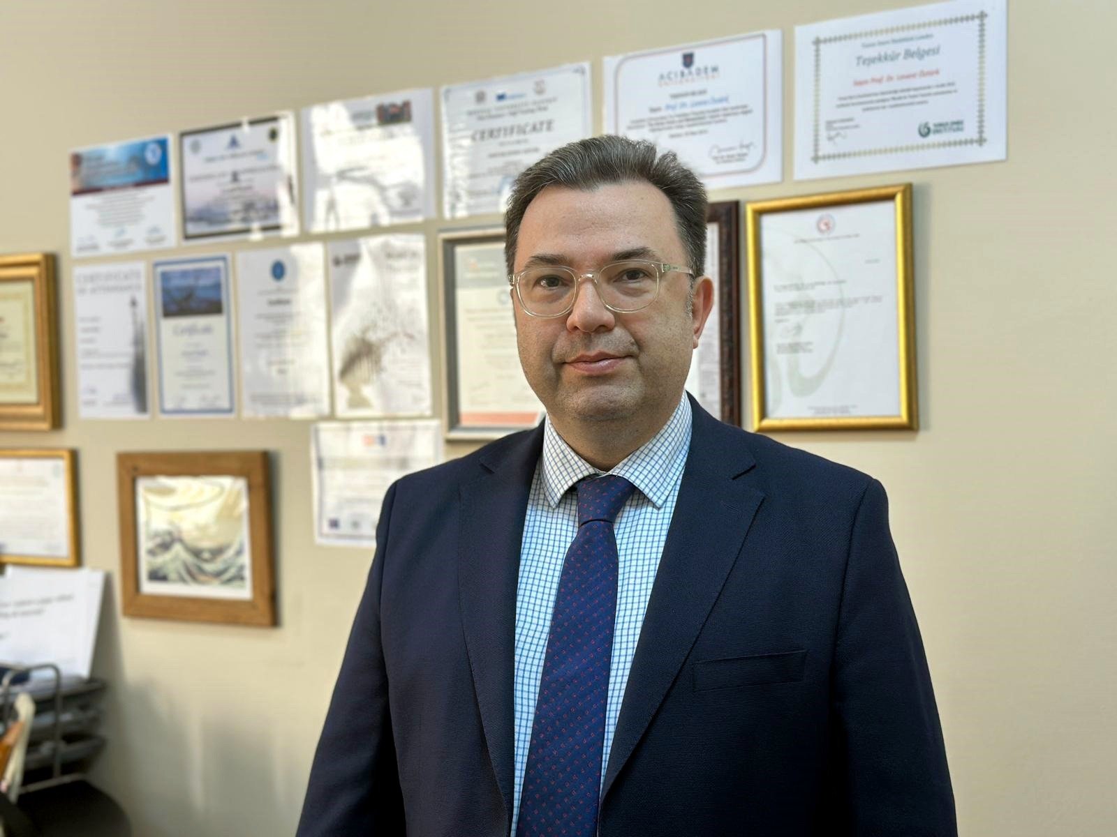 Geçerli görselin alternatif metni yok. Dosya adı: prof.dr_.-levent-ozturk.jpg