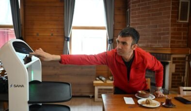 TÜ’de robot garson