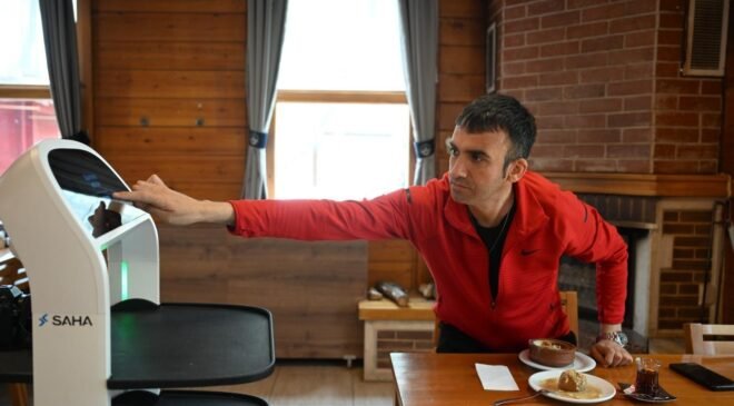 TÜ’de robot garson