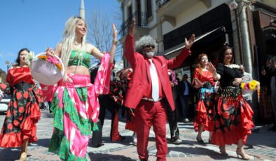 8 Nisan’a 9/8’lik kutlama!