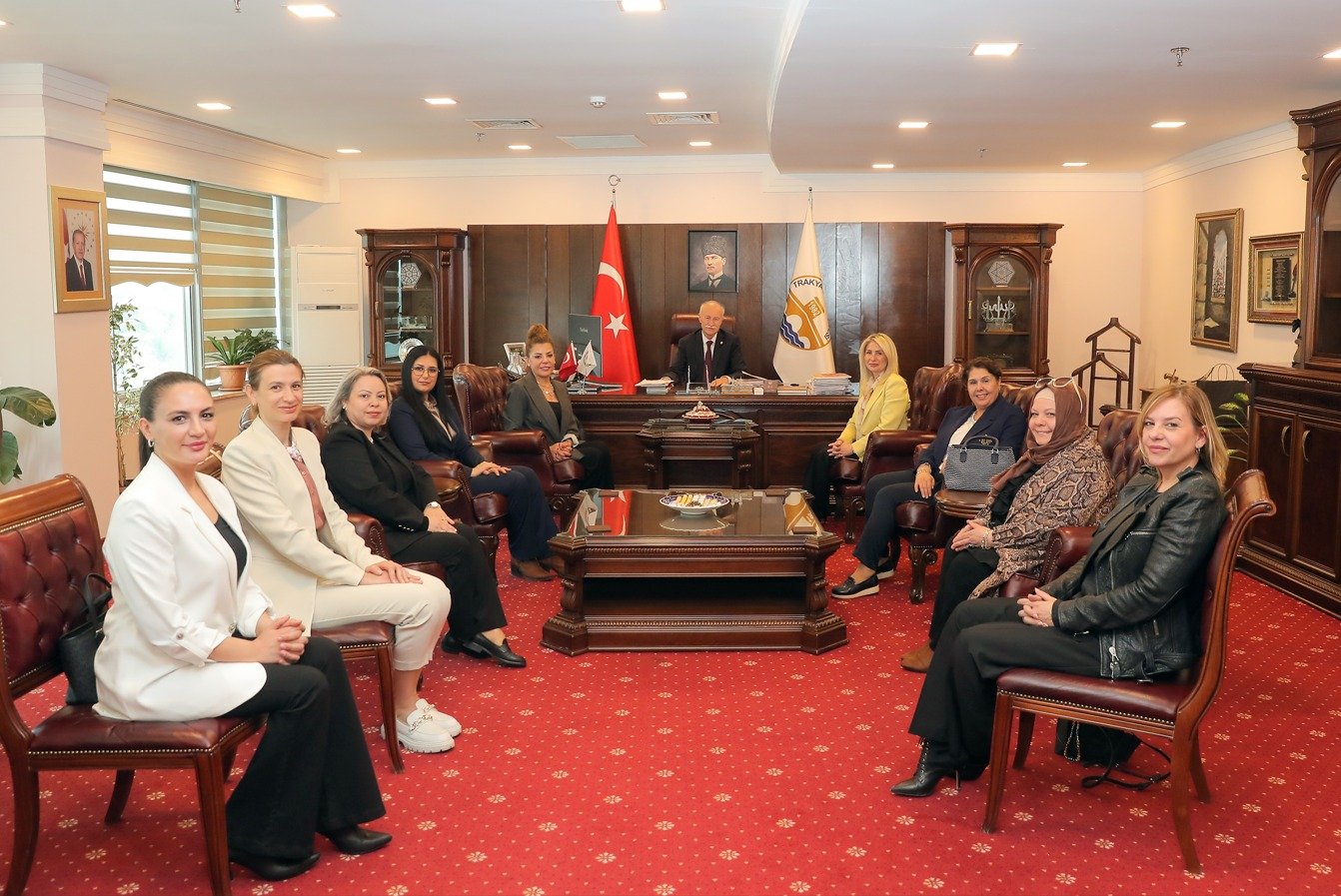 Geçerli görselin alternatif metni yok. Dosya adı: sehir-gonulluleri.jpg