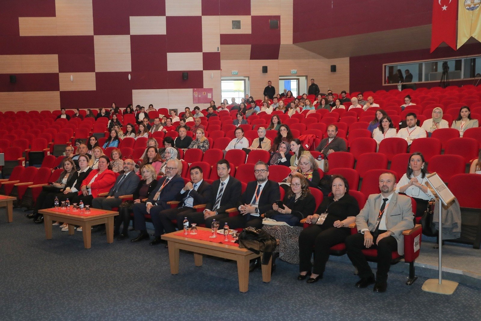 Geçerli görselin alternatif metni yok. Dosya adı: tu-aile.jpg