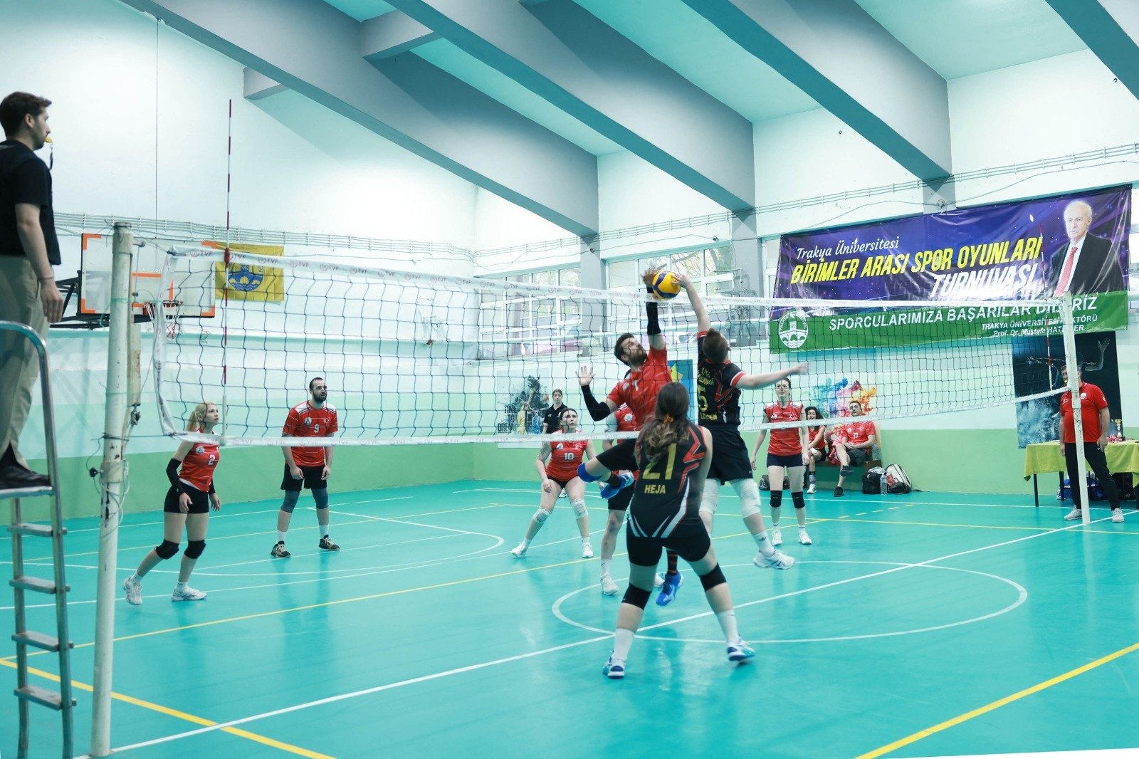 Geçerli görselin alternatif metni yok. Dosya adı: tu-voleybol2.jpg