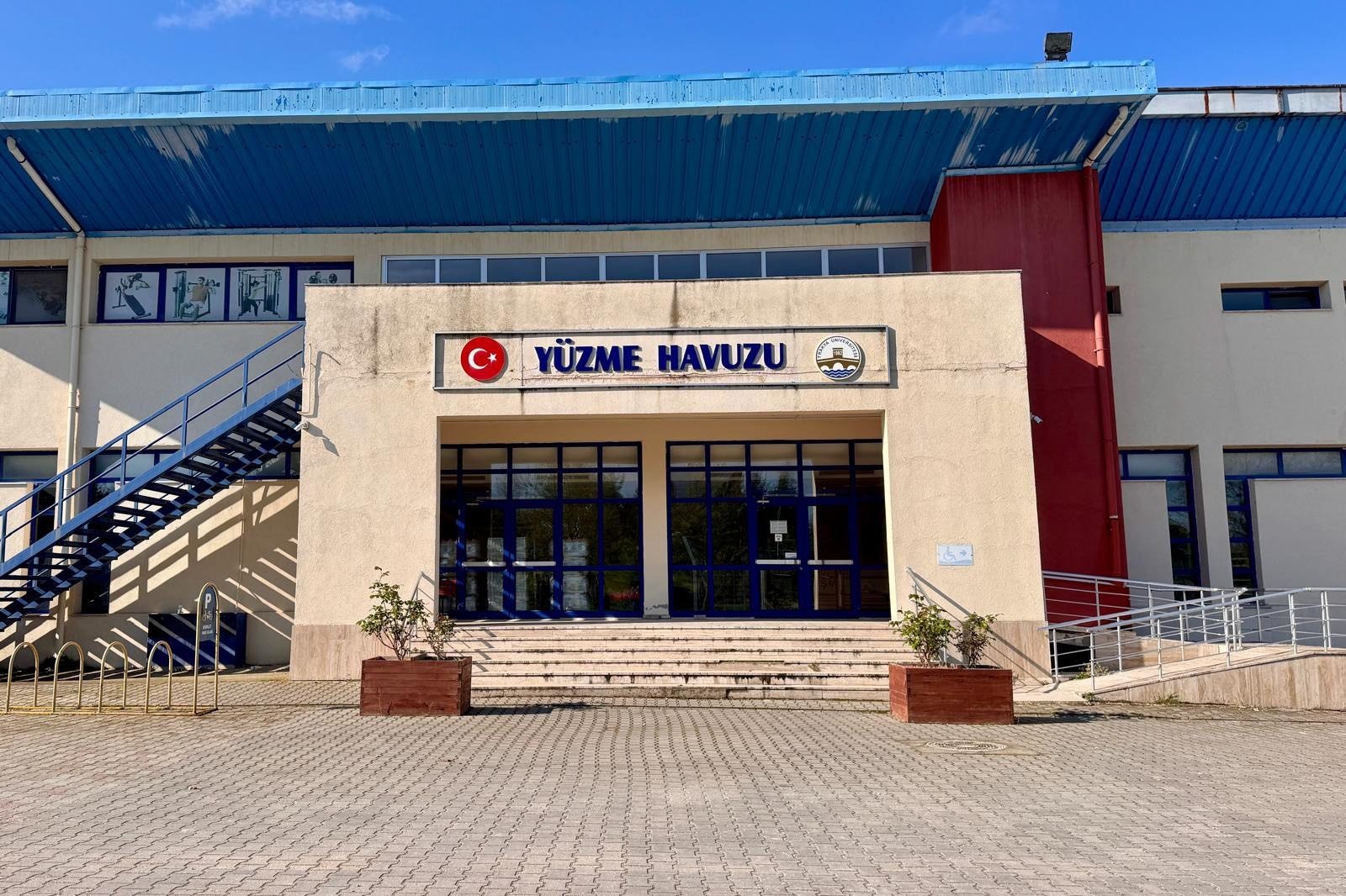 Geçerli görselin alternatif metni yok. Dosya adı: tu-yuzme-havuzu1.jpg