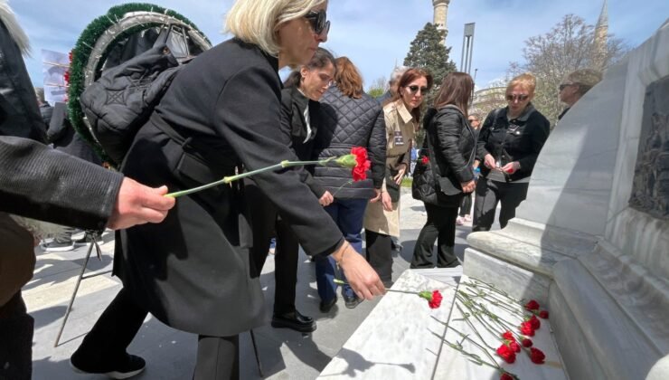 Kahramanmaraş acısına ‘karanfillerle’ anma