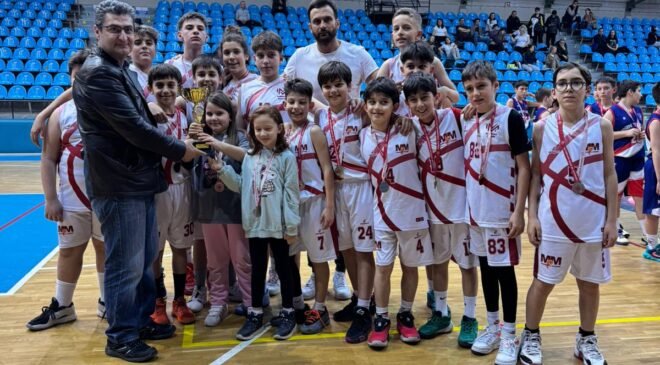 U-12 Erkek Basket’te M&M şampiyon