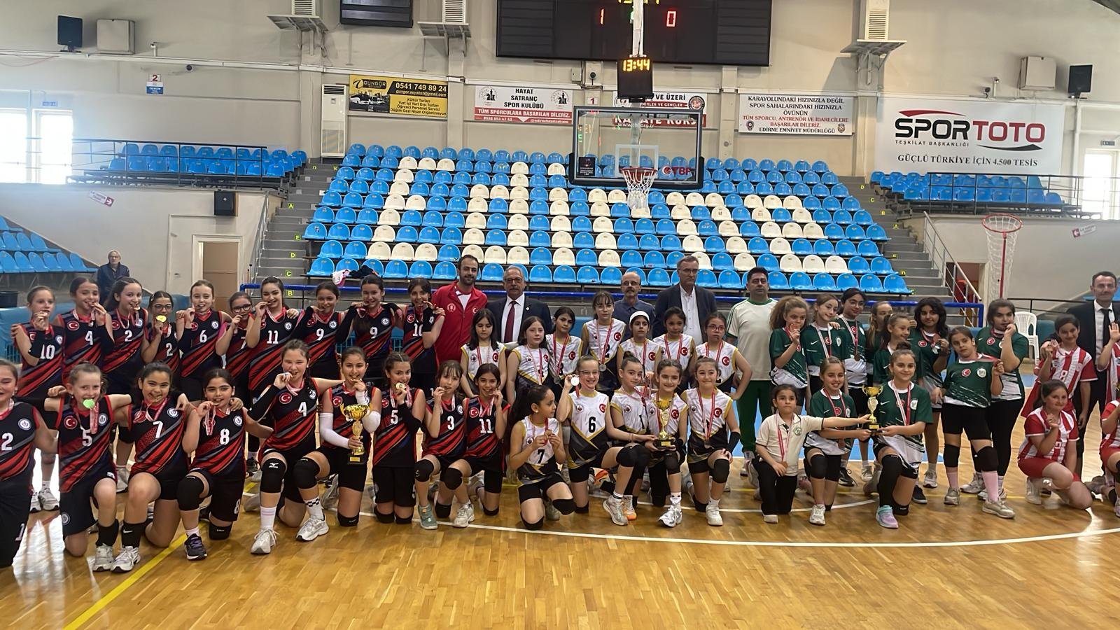 Geçerli görselin alternatif metni yok. Dosya adı: voleybol-1.jpg