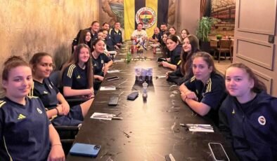 FB U16 A Kız Takımı’na öğle yemeği moral etkinliği