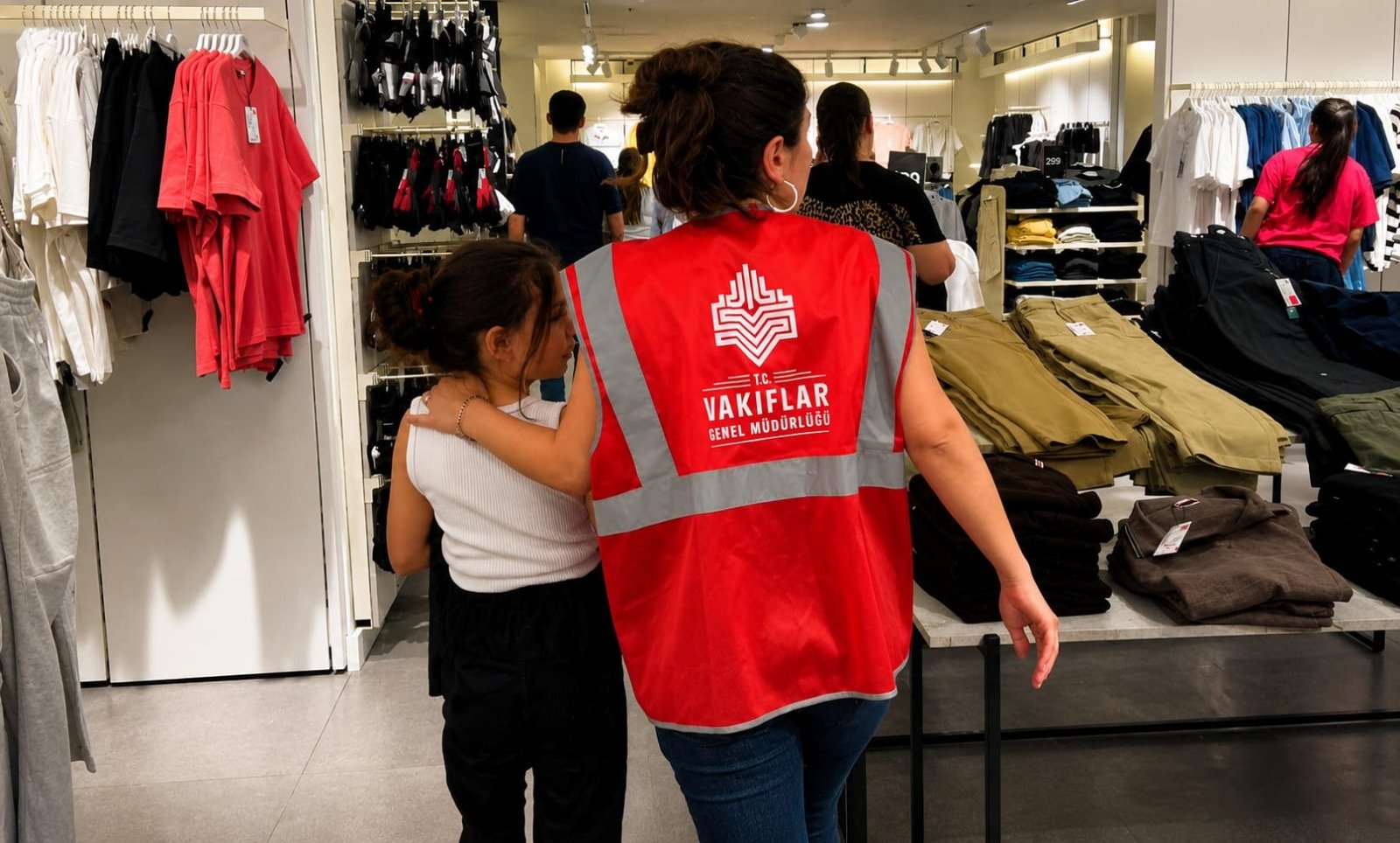 Geçerli görselin alternatif metni yok. Dosya adı: giysi1.jpg