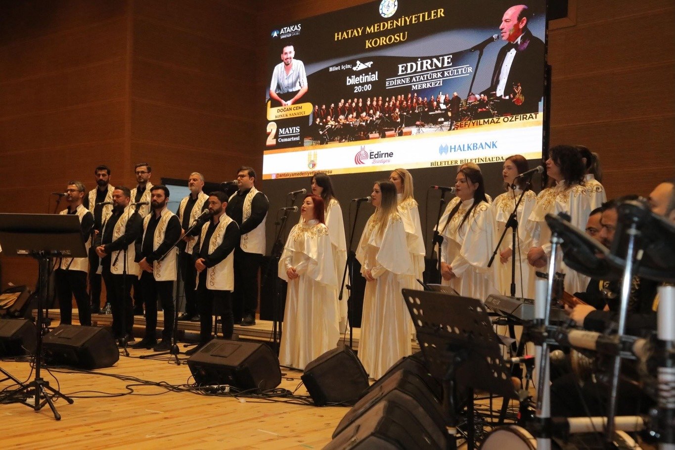 Geçerli görselin alternatif metni yok. Dosya adı: hatay-konser2.jpg