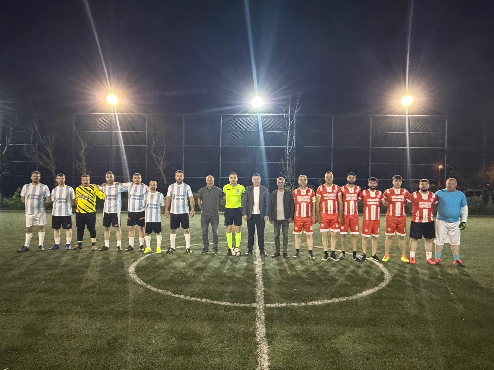 Geçerli görselin alternatif metni yok. Dosya adı: lalapasa-futbol.jpg
