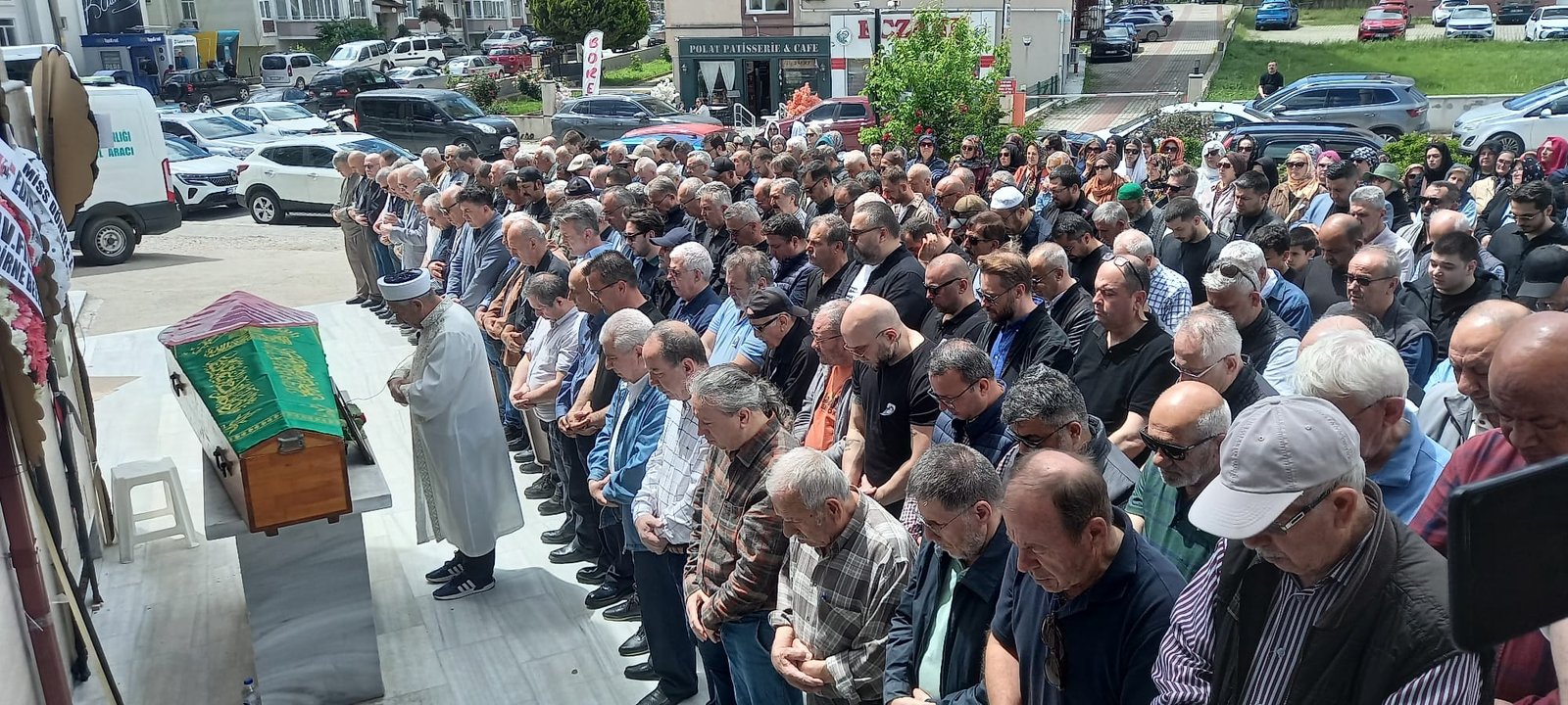 Geçerli görselin alternatif metni yok. Dosya adı: sarilarli.jpg