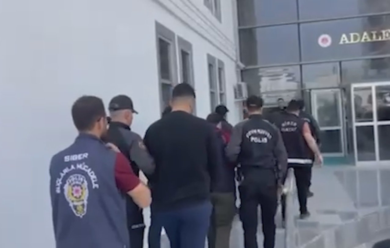 Geçerli görselin alternatif metni yok. Dosya adı: siber123.jpg