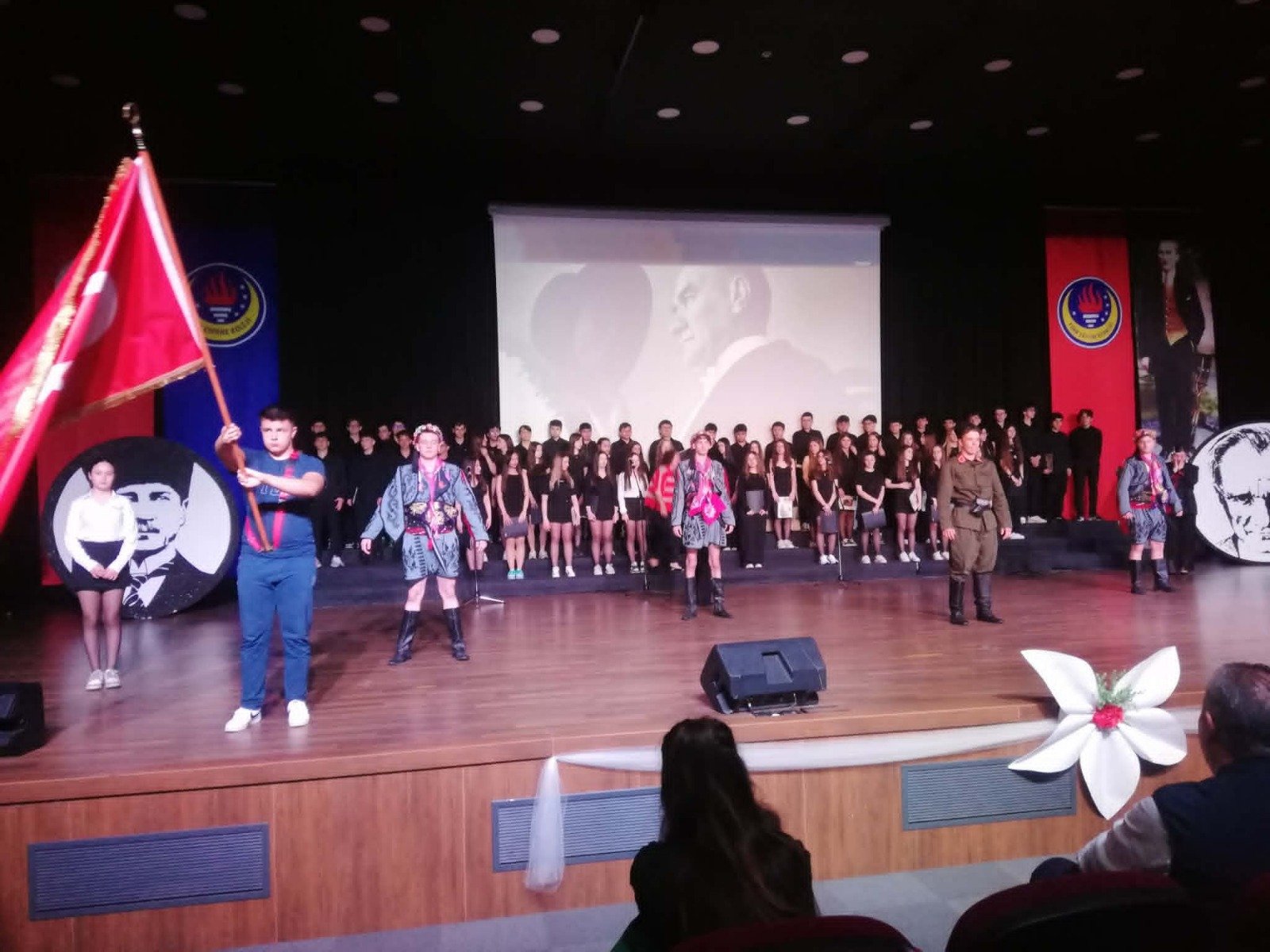 Geçerli görselin alternatif metni yok. Dosya adı: ted.jpg