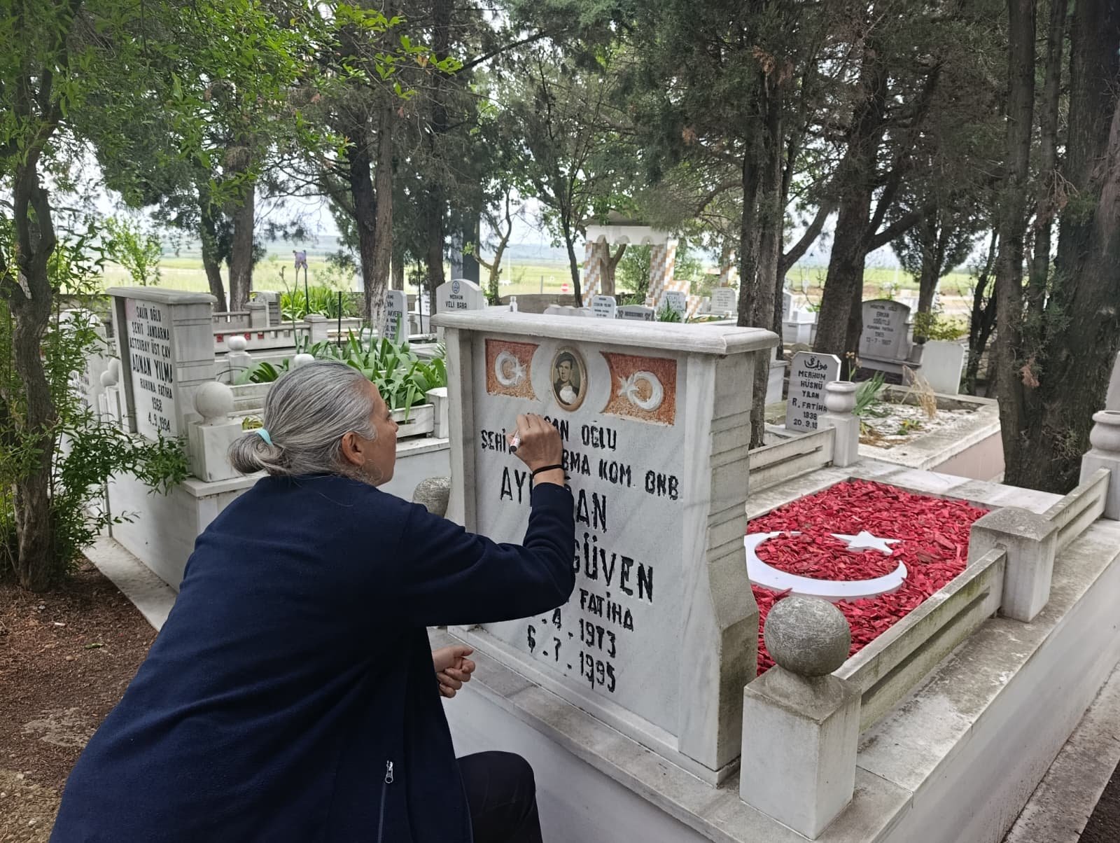 Geçerli görselin alternatif metni yok. Dosya adı: uzkop-sehitlik-2.jpeg