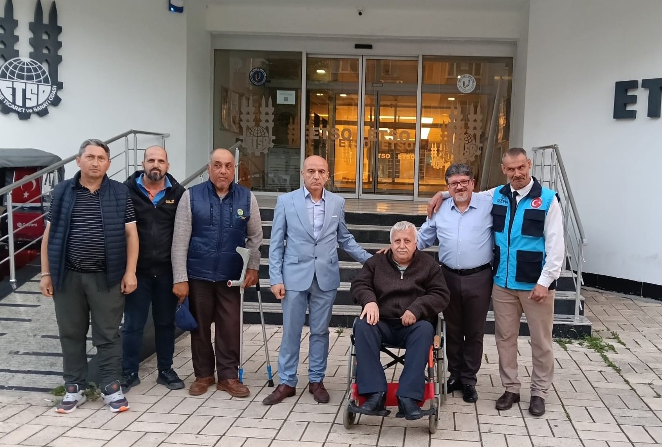 Geçerli görselin alternatif metni yok. Dosya adı: yesevi.jpg