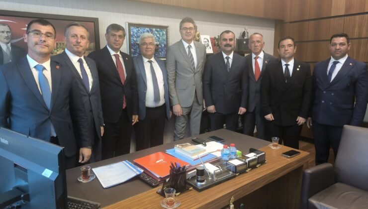 Balkanlı, kurultay imzalarını teslim etti