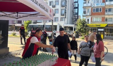 YKS’de öğrencilere su Vakıflar’dan