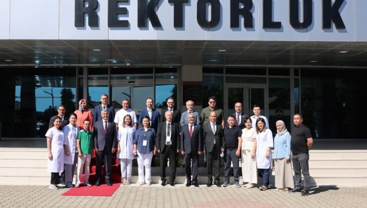Kazakistanlı hekimlere TÜ de eğitim