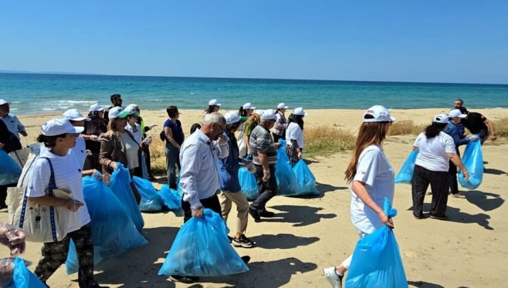 Vakıflar sahilinde ‘Çevre Haftası’ temizliği