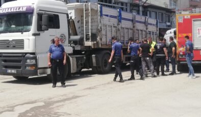 Kamyonun altında kaldı