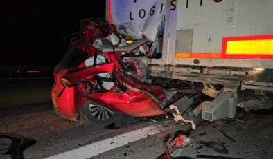 TIR’a çarpan otomobilde sürücü öldü