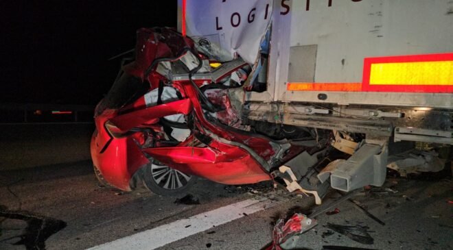 TIR’a çarpan otomobilde sürücü öldü