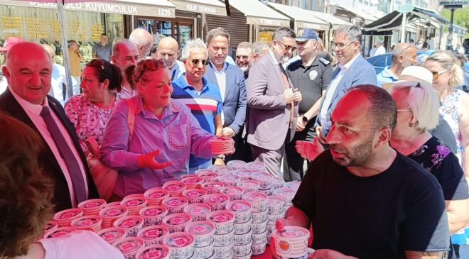 Sosyal Yardımlaşma’dan 1000 kişilik aşure!