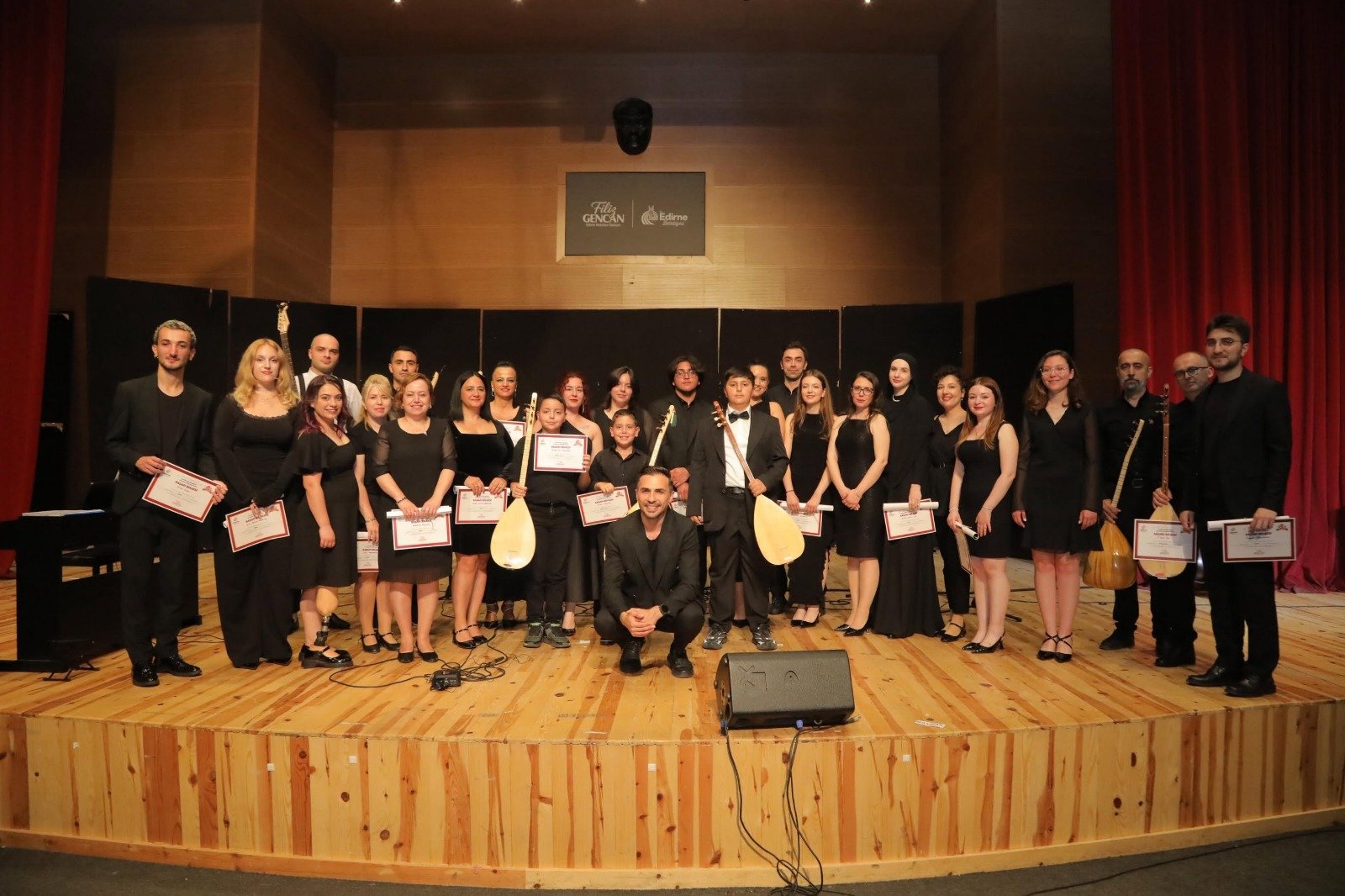 Geçerli görselin alternatif metni yok. Dosya adı: bel-konser.jpg