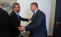 Özel’den Lalapaşalılara selam