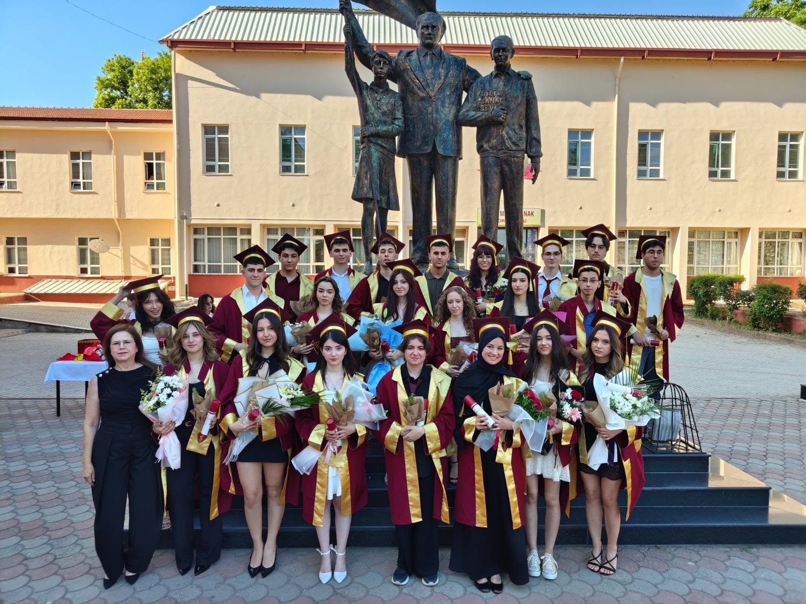 Geçerli görselin alternatif metni yok. Dosya adı: edirne-lisesi-1.jpg