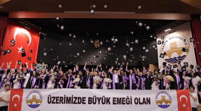 Eğitim Fakültesi’nde mezuniyet coşkusu
