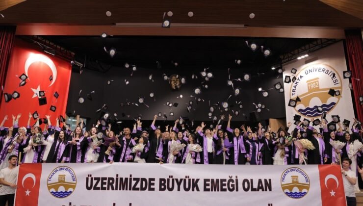 Eğitim Fakültesi’nde mezuniyet coşkusu