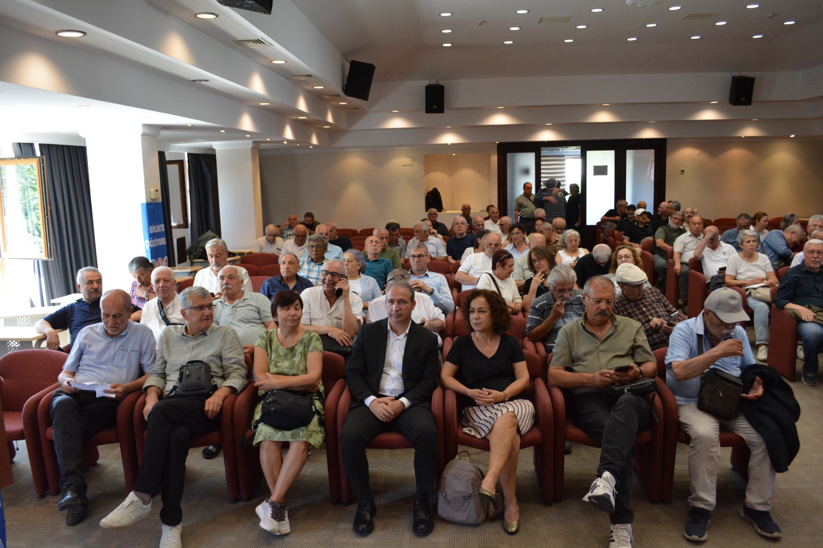 Geçerli görselin alternatif metni yok. Dosya adı: emekli-sendika1.jpg