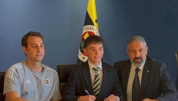 Emirhan’dan Fenerbahçe’ye profesyonel imza