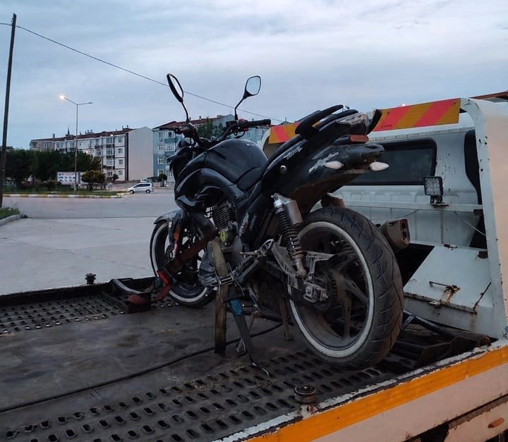 Geçerli görselin alternatif metni yok. Dosya adı: motorsiklet.jpg