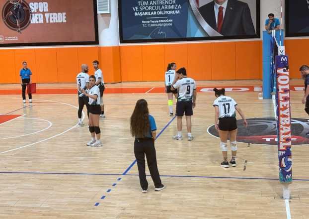 Geçerli görselin alternatif metni yok. Dosya adı: voley.jpg