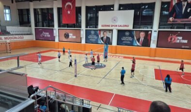 Voleybol turnuvası yarılandı