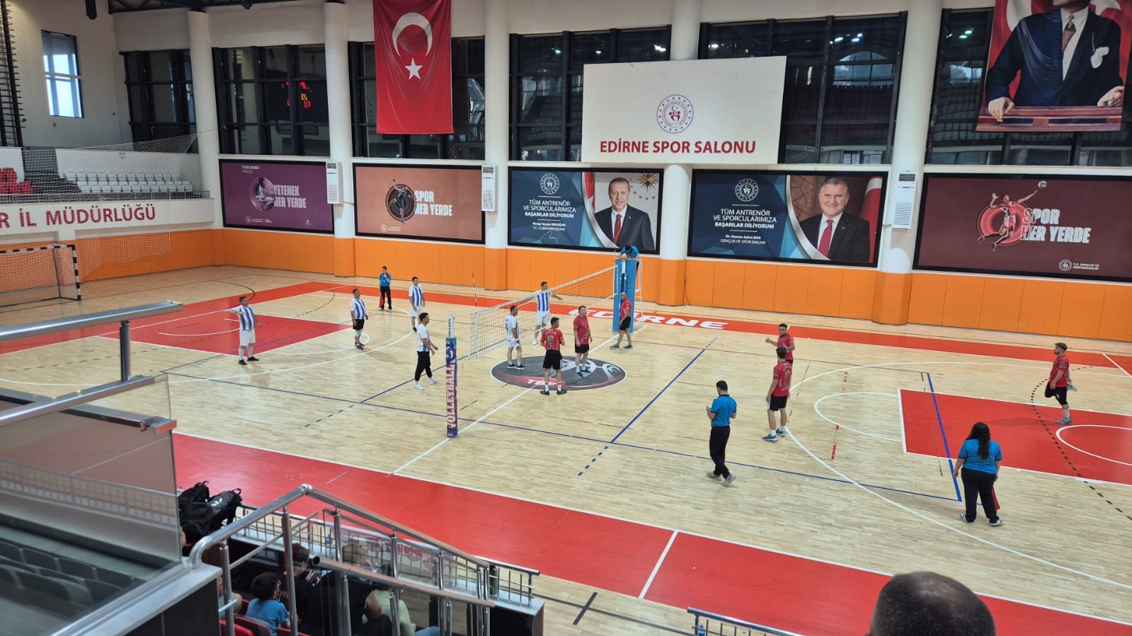 Geçerli görselin alternatif metni yok. Dosya adı: voleybol-6.jpg