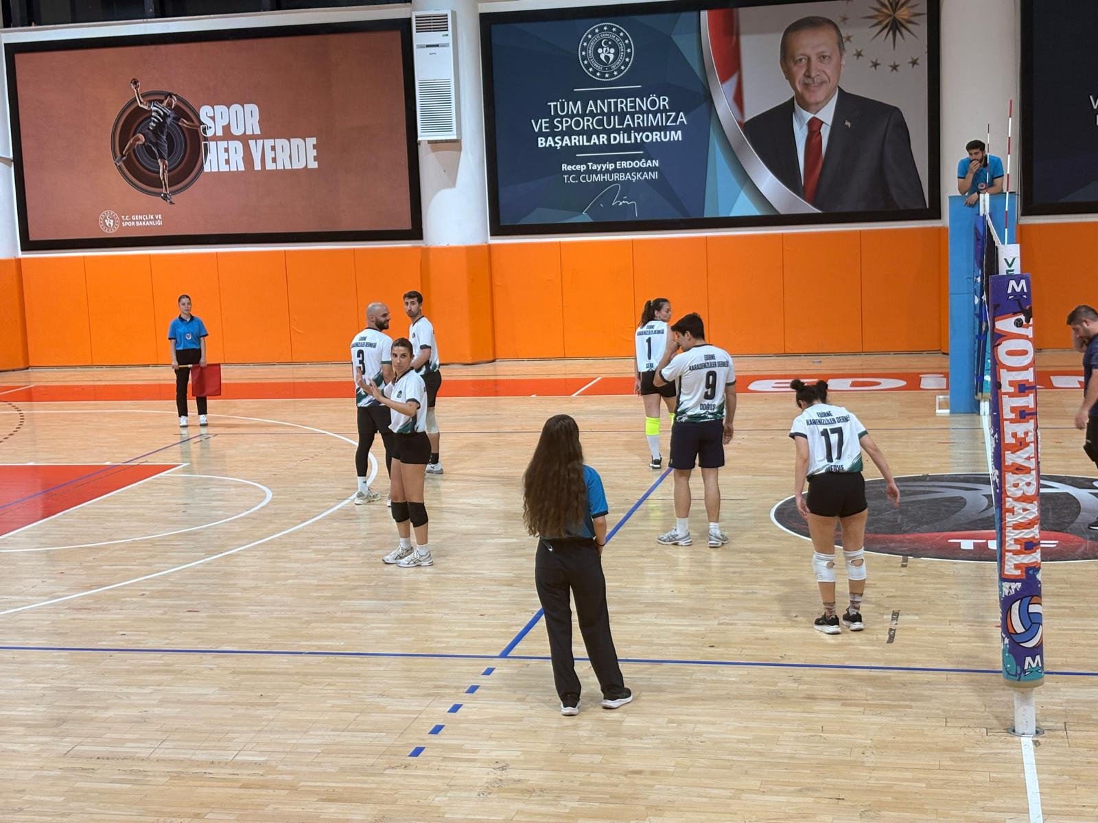 Geçerli görselin alternatif metni yok. Dosya adı: voleybol1.jpg