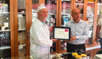 ‘Kurabiyeci Dede’ye teşekkür belgesi