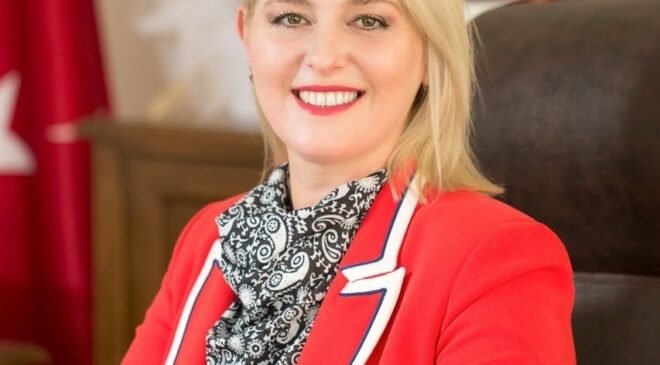 CHP il ve ilçe görevden alındı, yeni başkan Özlem Becan!
