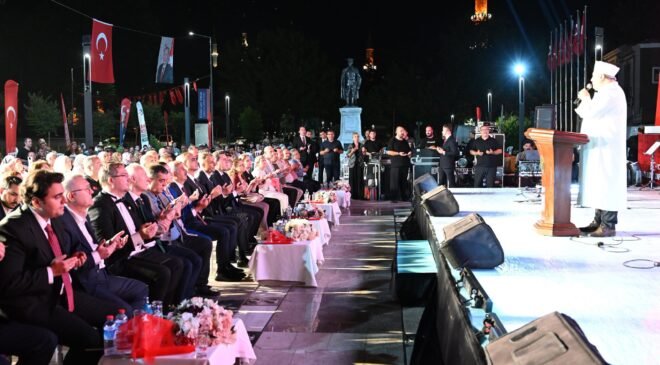 Anıtta ’15 Temmuz’ anması