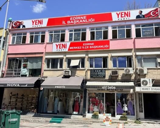 Yeni Parti’nin tabelası da asıldı!
