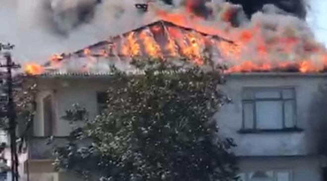 Anız yangınında çiftlik evi yandı!