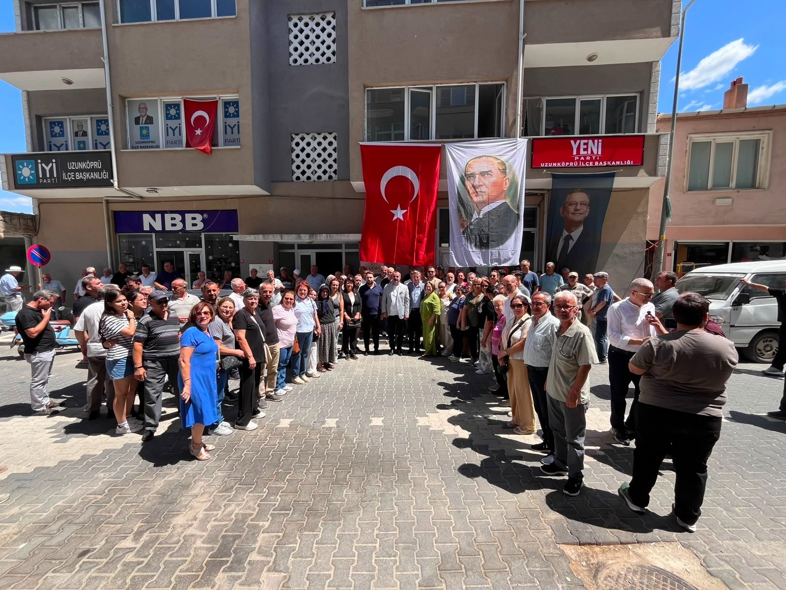 Geçerli görselin alternatif metni yok. Dosya adı: Uzunkopru1.jpg