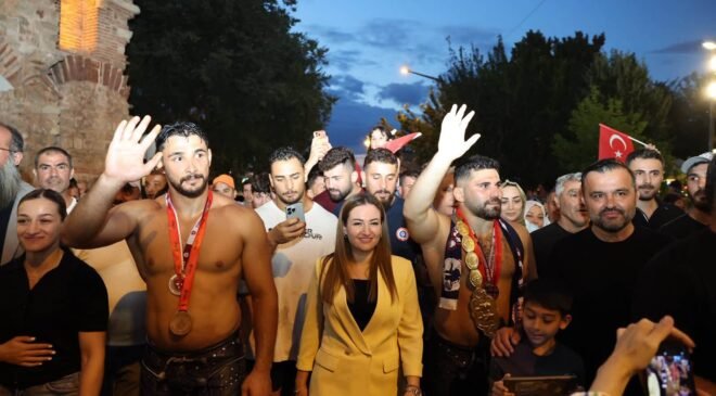 Başpehlivandan geleneksel ‘hamam’ yürüyüşü!