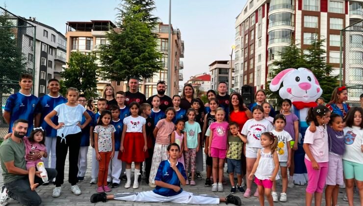 Çocuklar için el ele!