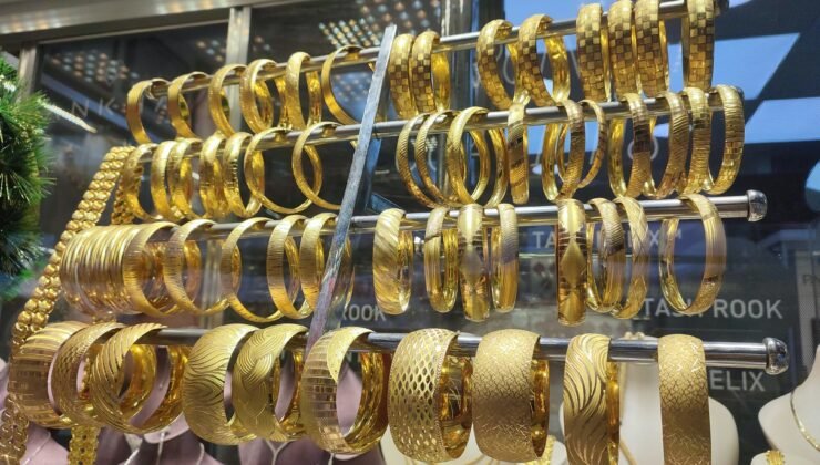 Parasını verdiği altınları alamadı
