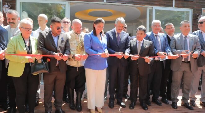 Anıt Park & Kafe açıldı